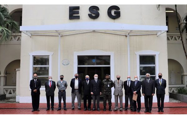 COMITIVA DA ADESG NACIONAL REALIZA VISITA À ESCOLA SUPERIOR DE GUERRA